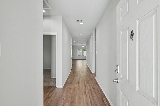 Building Photo - 18287 Woodpecker Trl