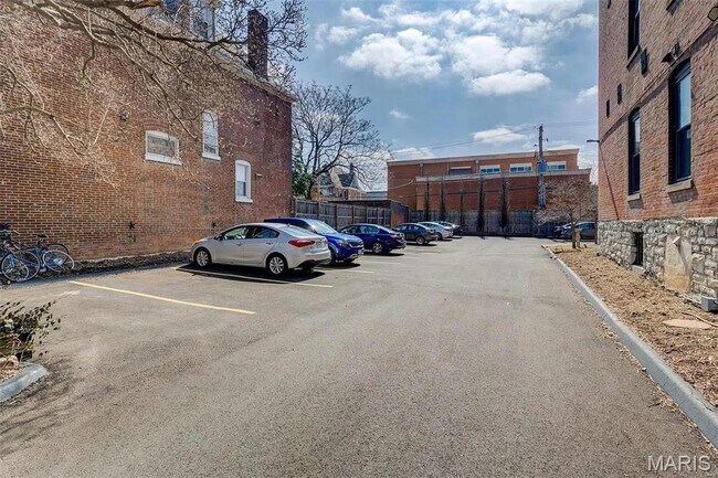 Building Photo - 4256 Maryland Ave
