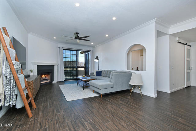 Building Photo - 5534 Encino Ave