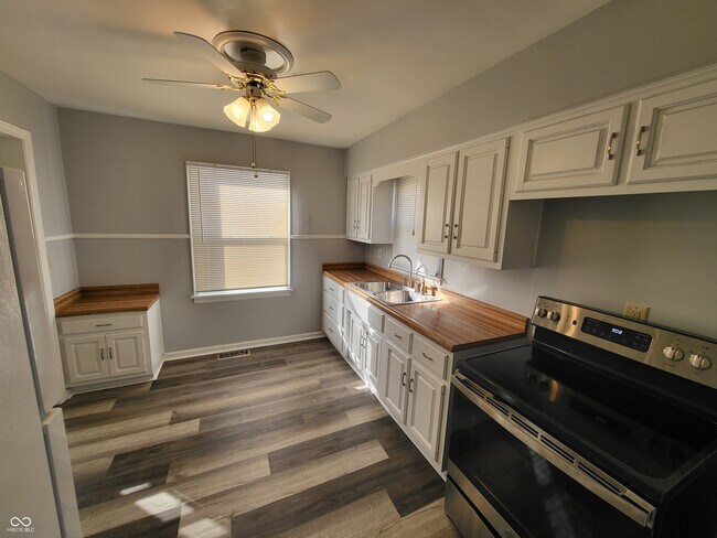 Building Photo - 3151 W 18th St