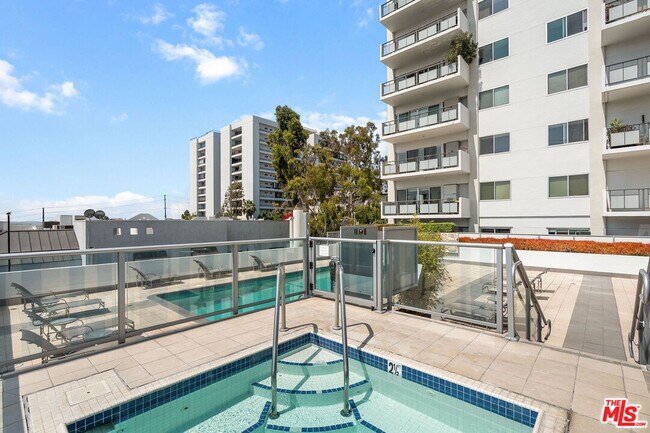 Building Photo - 1155 N La Cienega Blvd