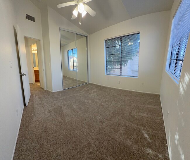 Building Photo - 949 E Gila Ln