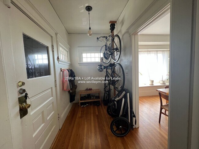 Building Photo - CHARMING 2 BEDROOM /1 BATHROOM HOME W/LOTS...