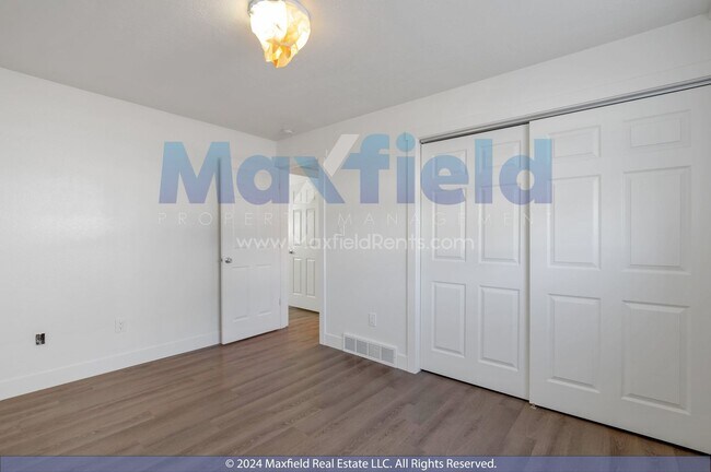 Building Photo - North Salt Lake 2 BD 1 BA Only $500 Deposi...