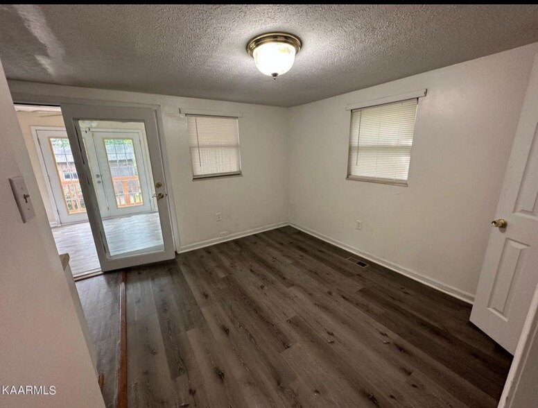 Building Photo - 1303 Chestnut St