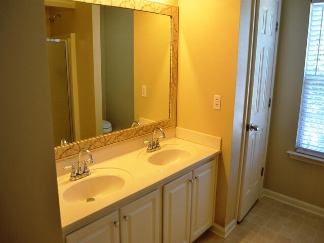 Building Photo - 174 Bonnie Woods Dr