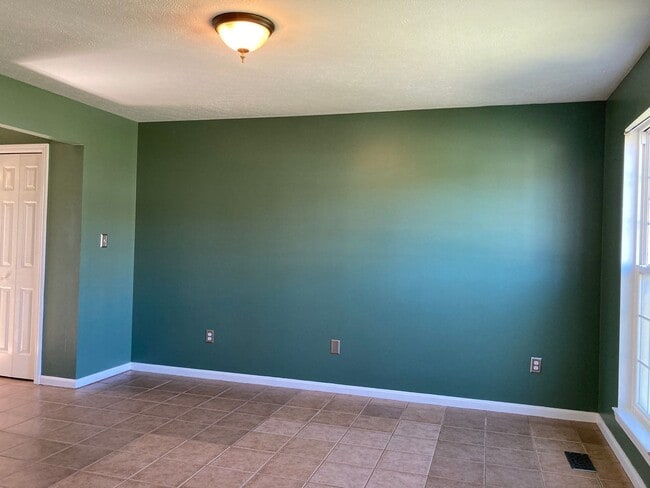 Building Photo - **Backyard offers County Setting in City L...