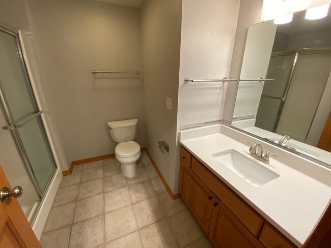 Building Photo - Wonderful Fox Chase home with fantastic spacious floor plan.