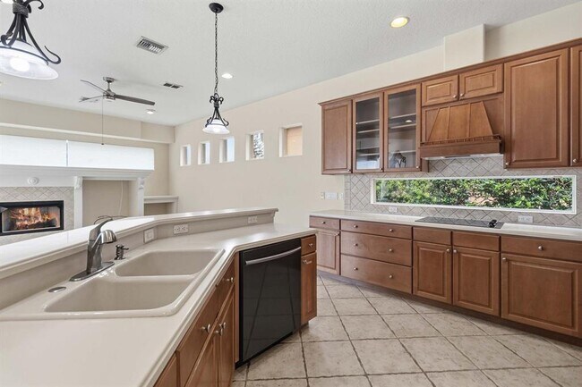 Building Photo - 8310 Tivoli Dr