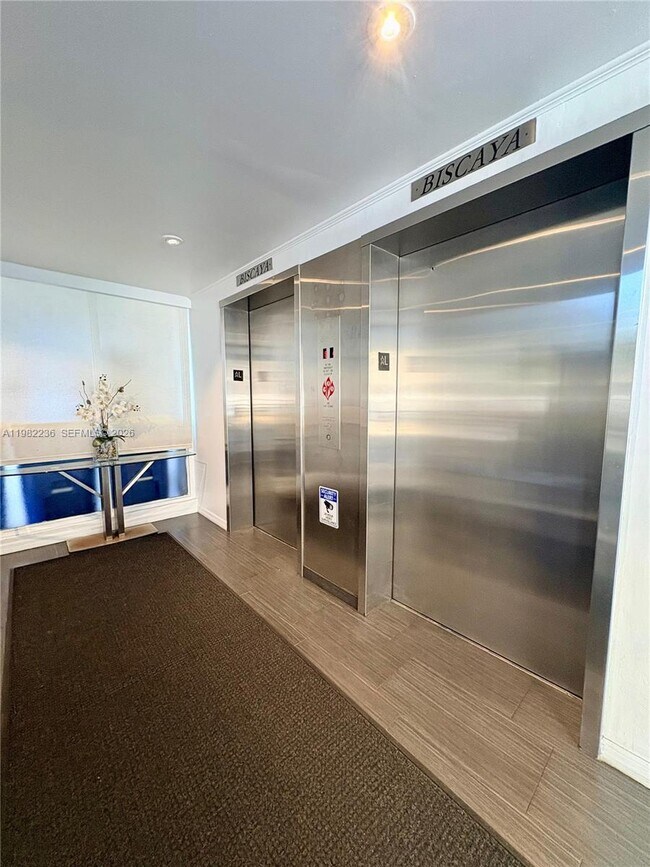 Building Photo - 20500 W Country Club Dr