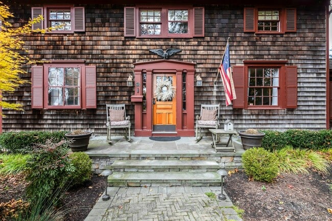 Building Photo - 105 Academy St