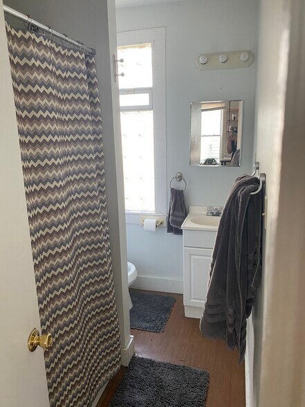 Building Photo - 2527 Thurman Ave