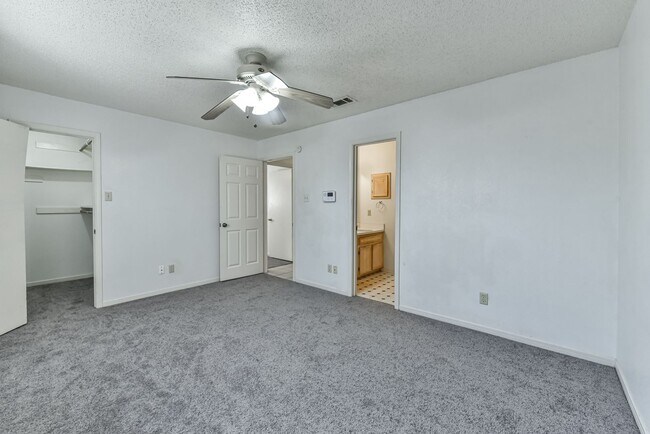 Building Photo - 3708 Hereford Ln