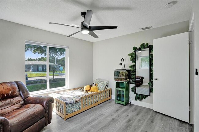 Building Photo - 6411 SW 6th St