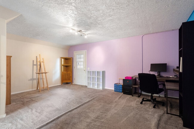Building Photo - 13040 SW Caddy Pl