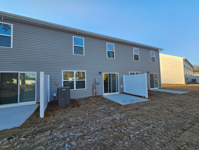 Building Photo - Brand New Townhome in Charlotte