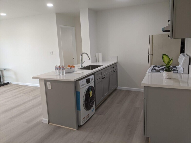 Building Photo - 4727 W 147th St