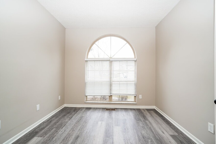 Building Photo - 925 Mahle Dr