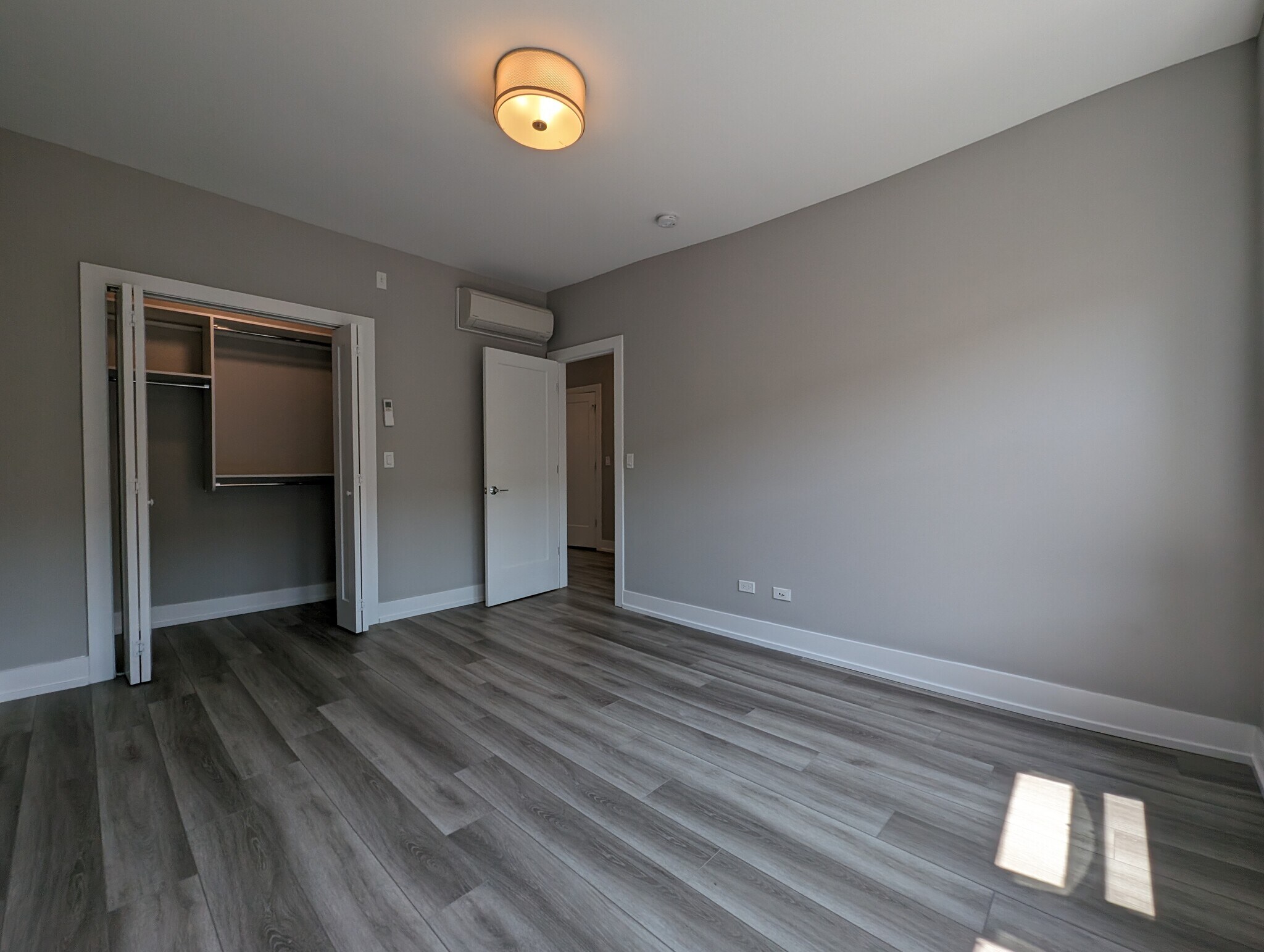 Building Photo - 3935 N Janssen Ave