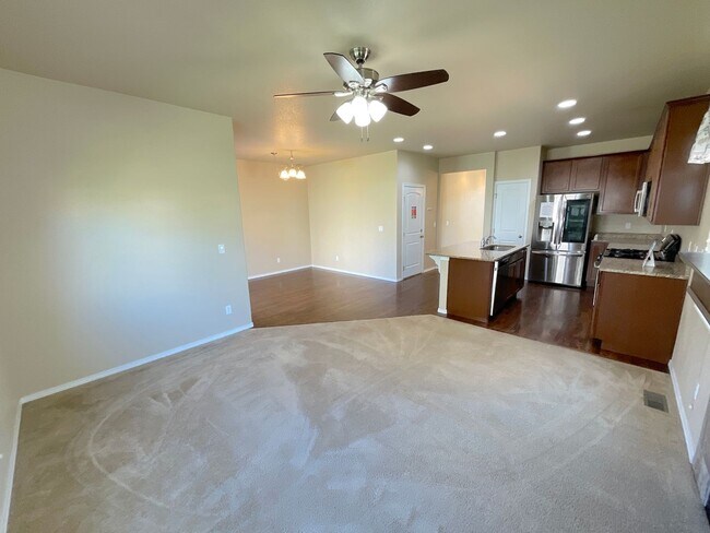 Building Photo - 4 Bedroom Home Available Near Voyager Pkwy...