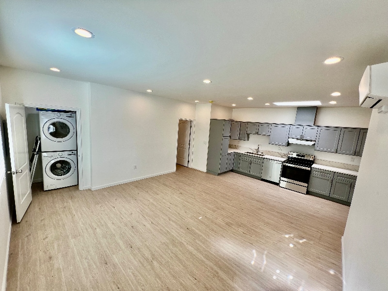 Building Photo - 859 W 43rd Pl