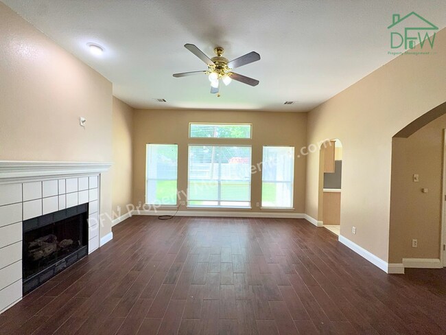 Building Photo - Charming Single-Story Home with Fireplace & Island Kitchen in Cedar Hill!