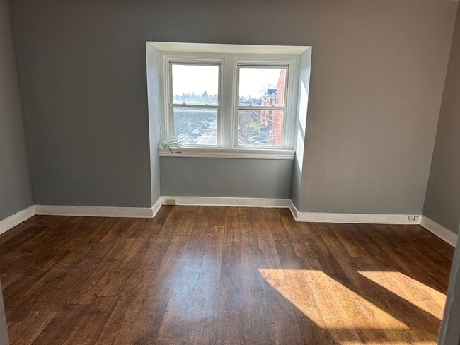 Building Photo - 809 Columbia Ave