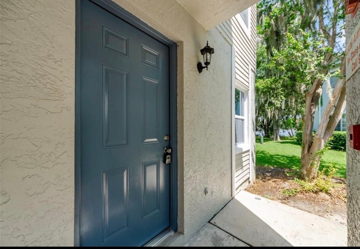 Building Photo - 7246 E Bank Dr