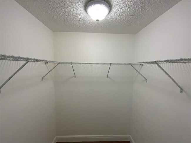 Building Photo - 305 Wellington Ct