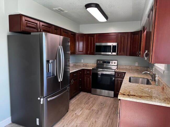 Building Photo - Single Family Home
