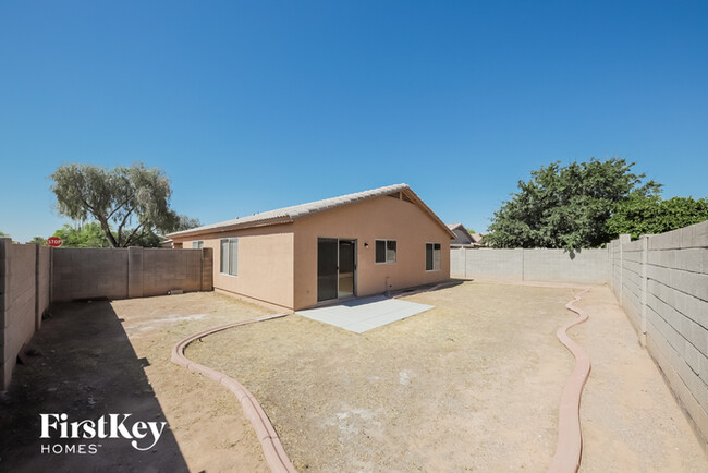 Building Photo - 8812 W Manzanita Dr