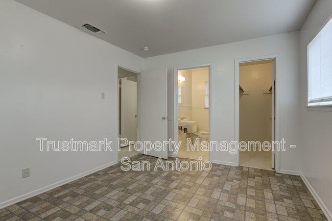 Building Photo - 410 Maple Dr