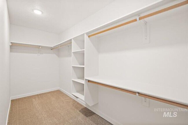 Building Photo - Adorable Townhome in South Meridian