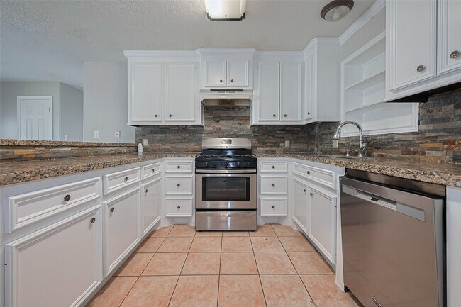 Building Photo - 210 N Shirley Ln