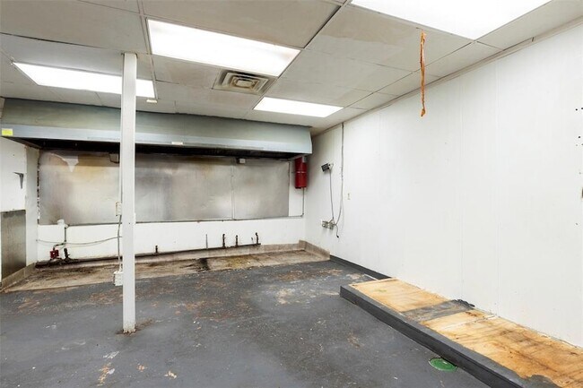 Building Photo - 327 S Green Ave