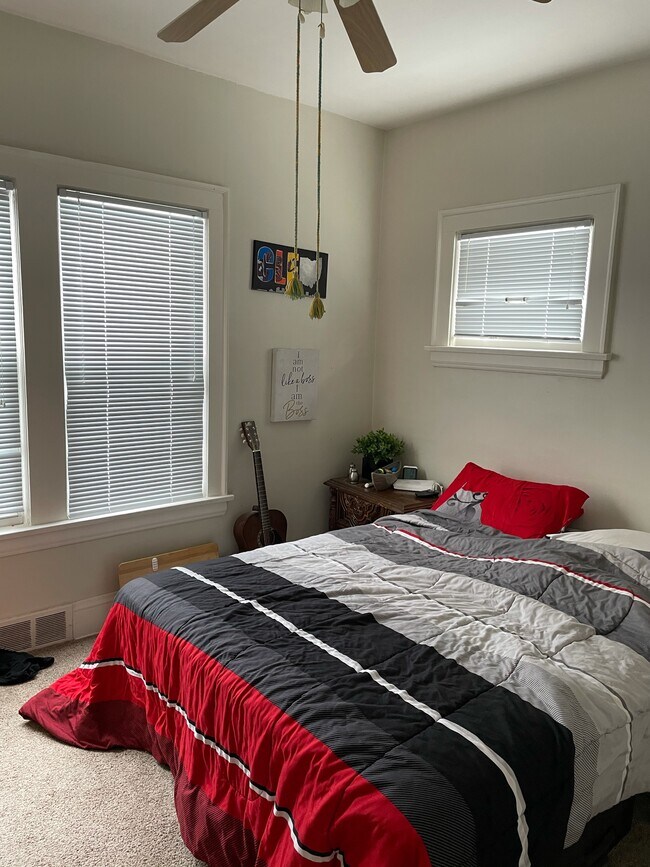 Building Photo - 2515 E 127th St