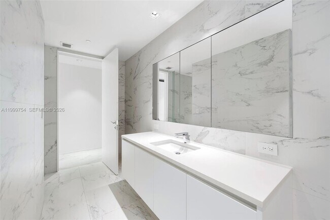 Building Photo - 1000 Biscayne Blvd