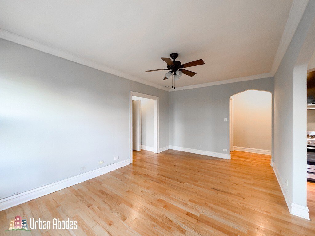 Building Photo - 4735 N Hermitage Ave