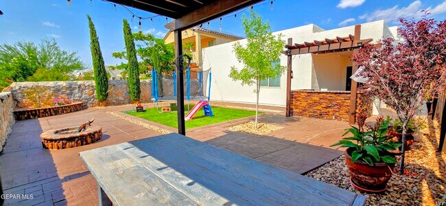 Building Photo - 683 Codford
