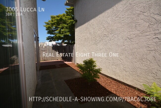 Building Photo - 3 bedroom 2 bath with 2 car garage and pri...