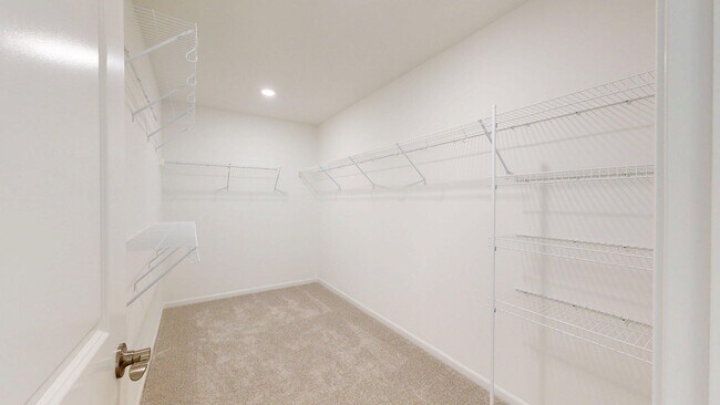 Building Photo - 826 Kuss Dr