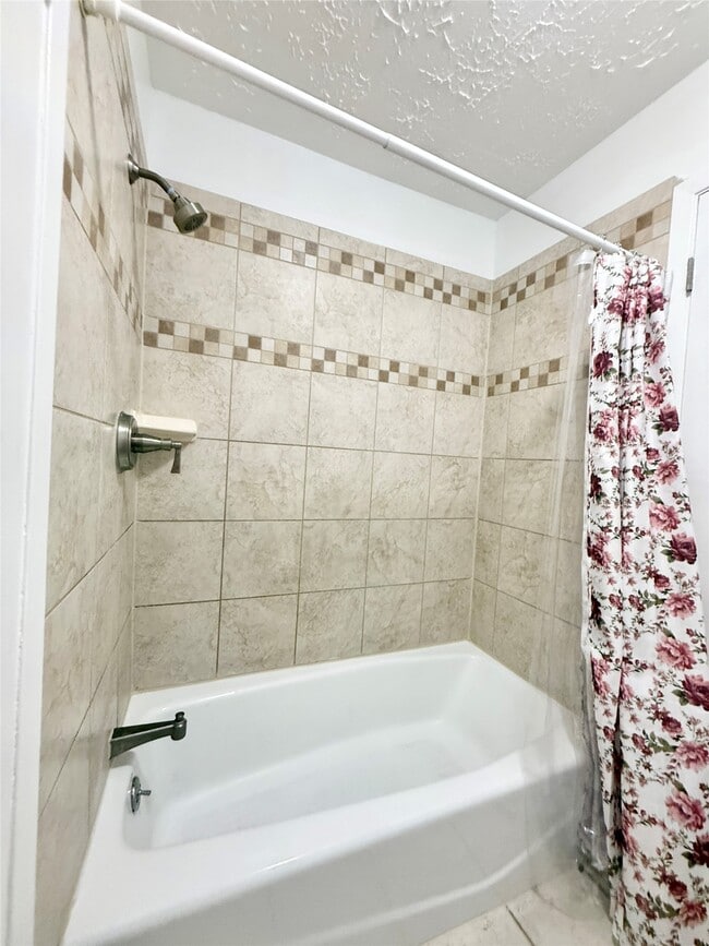 Building Photo - 10423 Kirkshire Dr