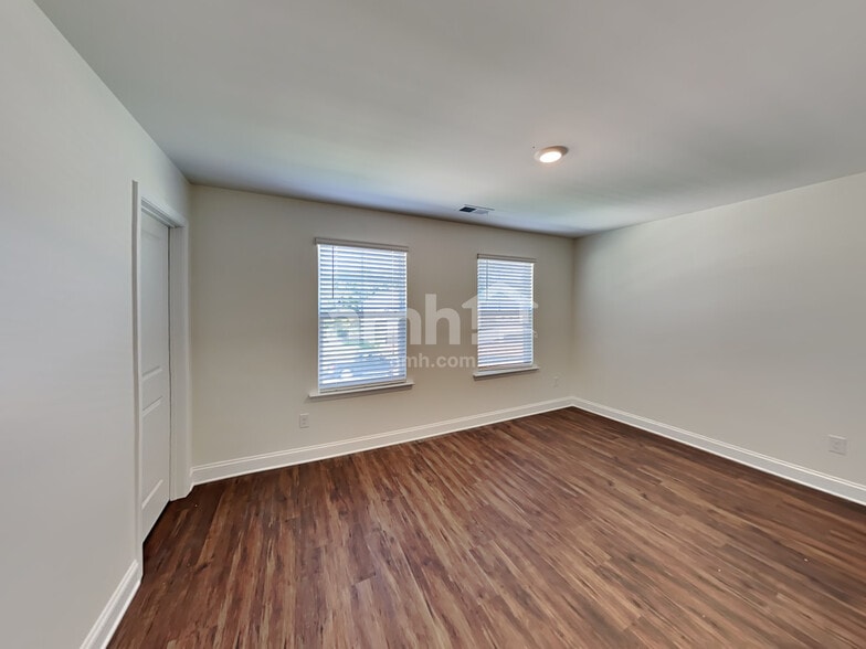 Building Photo - 556 Rivermist Dr