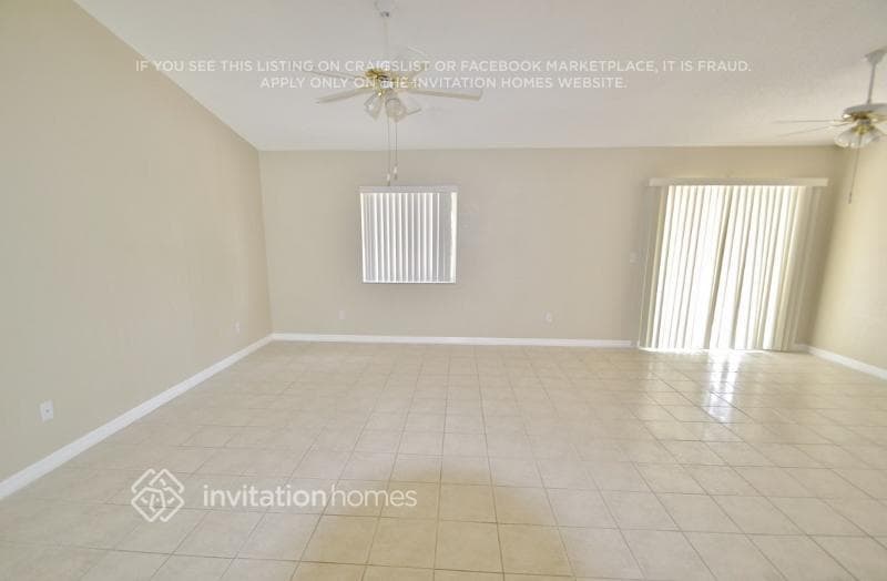 Building Photo - 3121 Silver Palm Dr