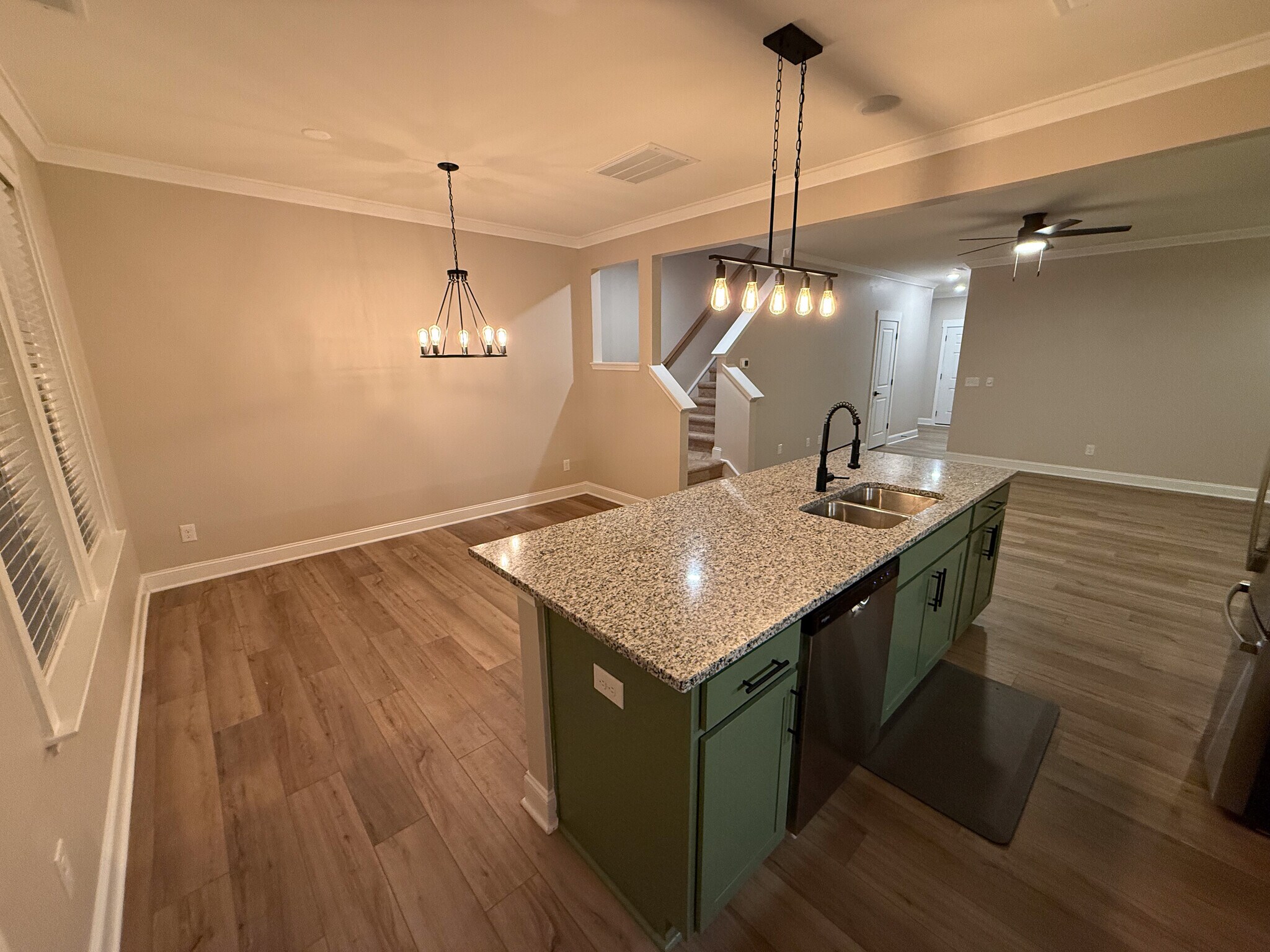 Building Photo - 147 Hyacinth Ln