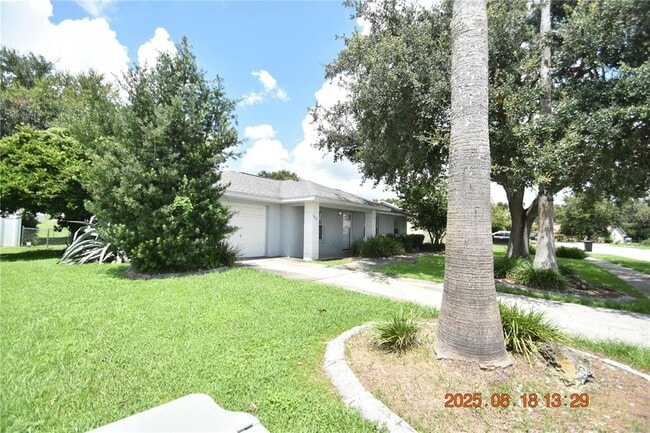 Building Photo - 38927 Carr Dr