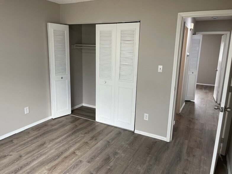 Building Photo - 1003 Mazatlan Cir