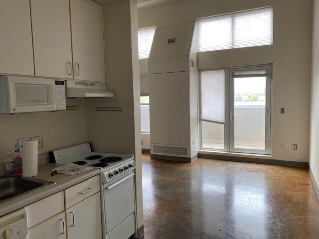Primary Photo - 210 S Clinton St