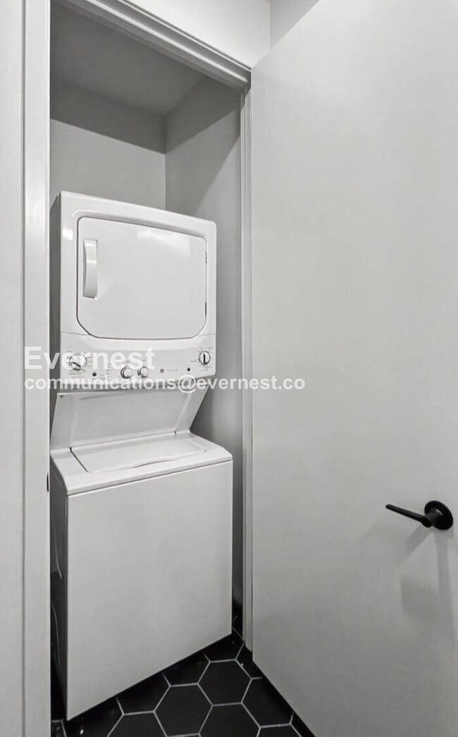 Building Photo - 500 Merritt Ave