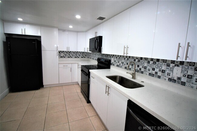 Building Photo - 7000 NW 186th St